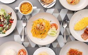 The Riski Hotel At Bangphlat Station Sha